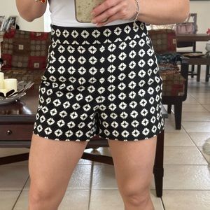 - elevated shorts; pattern